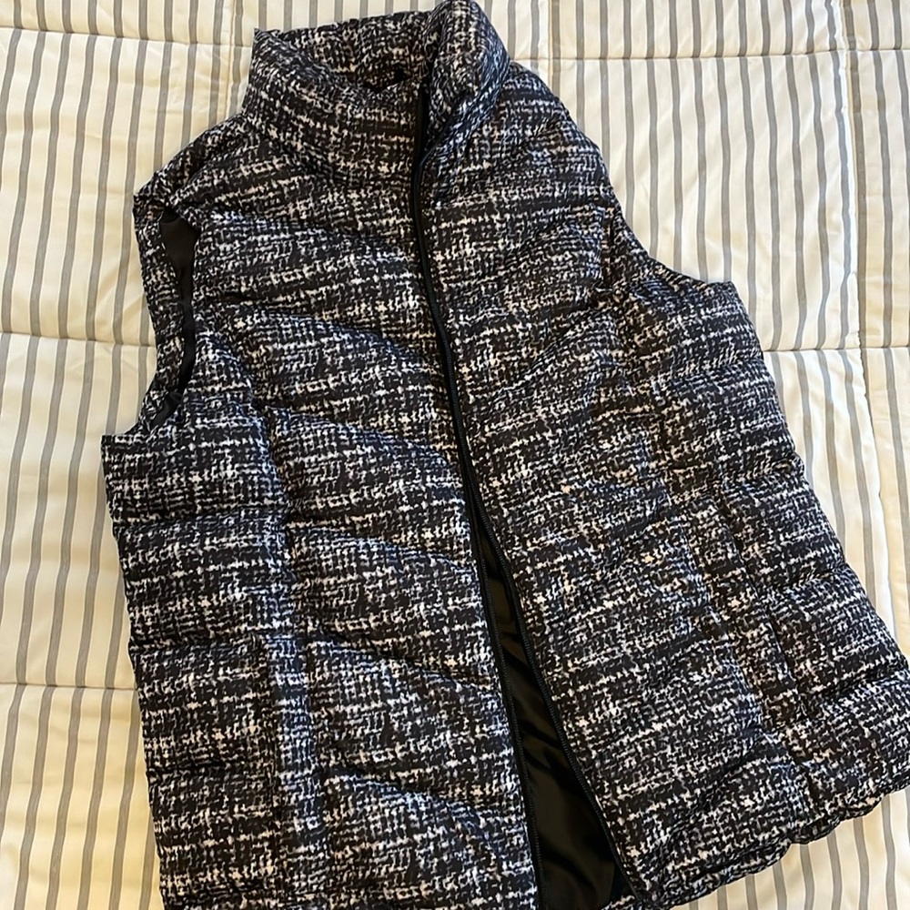 Lands End Black & White Vest Medium